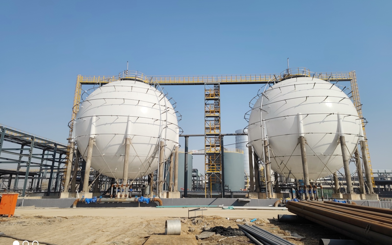 儲(chǔ)罐容器_壓力容器_低溫儲(chǔ)罐_菏澤花王壓力容器